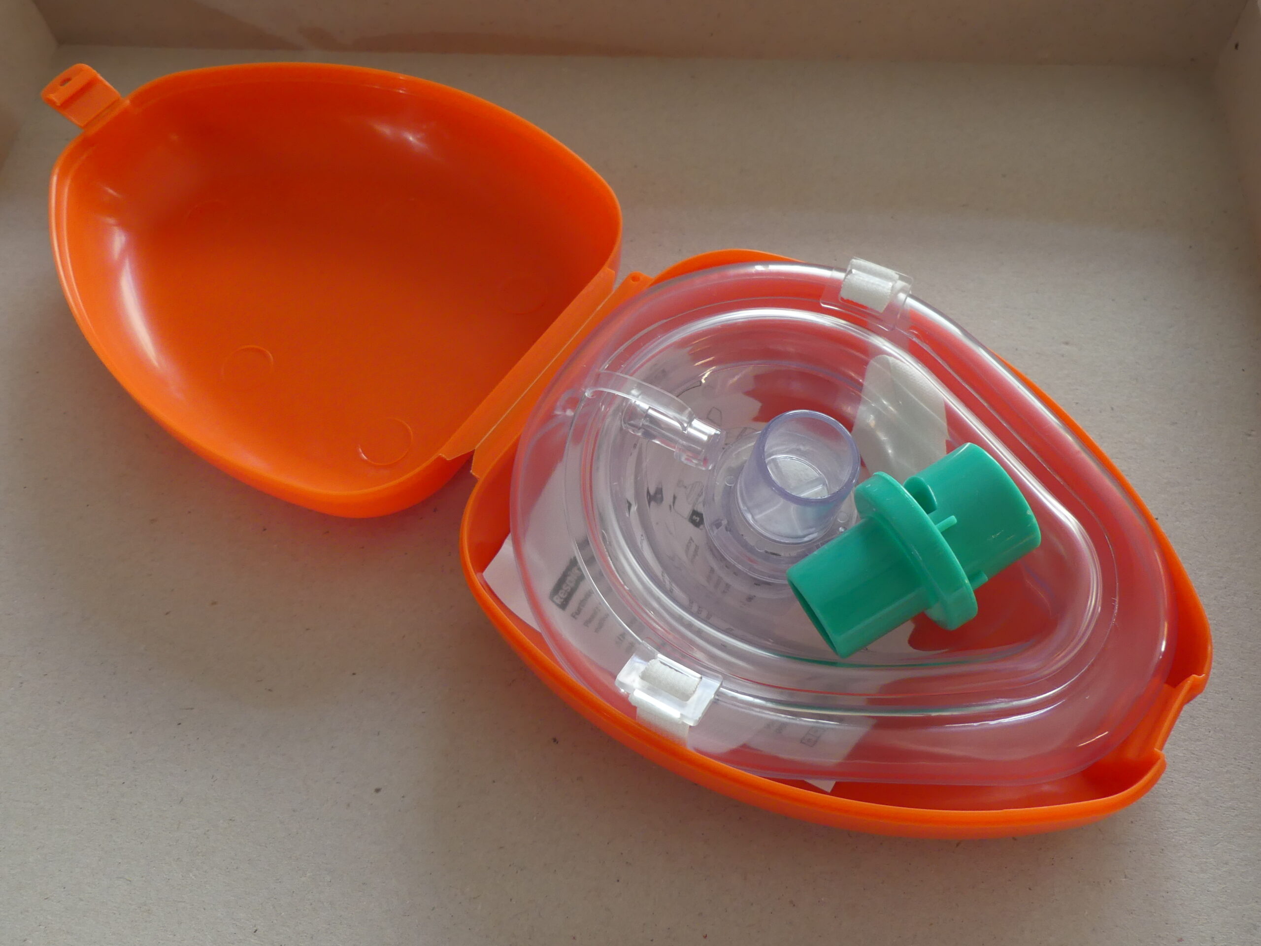 CPR-Maske Notfall-Beatmungsmaske in Hartschalenbox